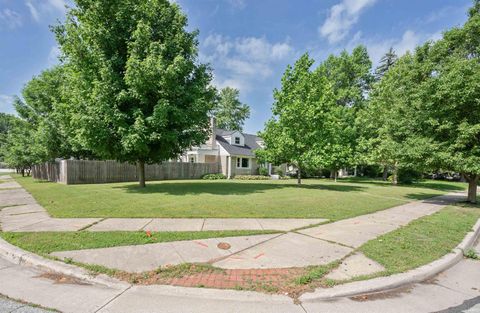 Tiny photo for 1617 W Sycamore Street, Kokomo, IN 46901 (MLS # 202623406)