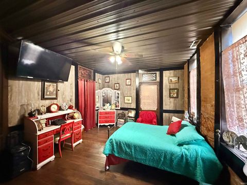 Tiny photo for 200 E Columbia Street, Evansville, IN 47711 (MLS # 202612550)