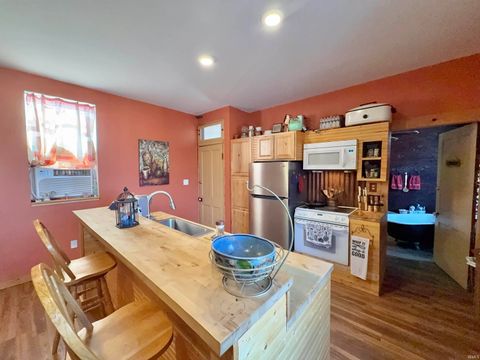 Tiny photo for 200 E Columbia Street, Evansville, IN 47711 (MLS # 202612550)