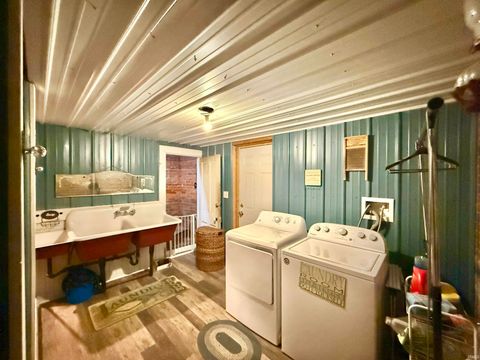 Tiny photo for 200 E Columbia Street, Evansville, IN 47711 (MLS # 202612550)