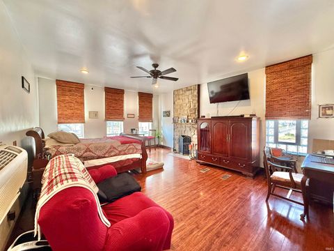 Tiny photo for 200 E Columbia Street, Evansville, IN 47711 (MLS # 202612550)