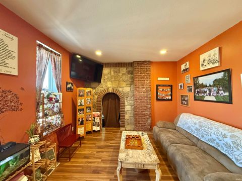 Tiny photo for 200 E Columbia Street, Evansville, IN 47711 (MLS # 202612550)