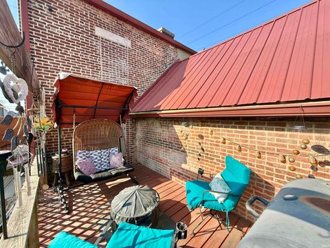 Tiny photo for 200 E Columbia Street, Evansville, IN 47711 (MLS # 202612550)