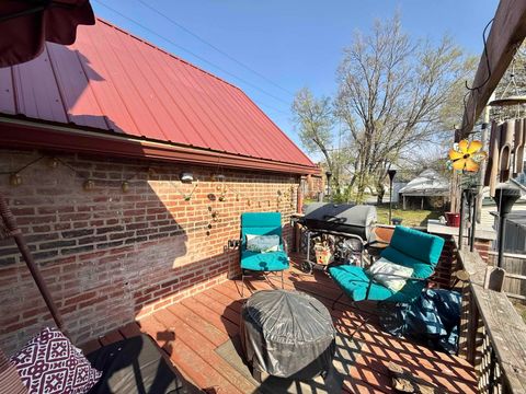 Tiny photo for 200 E Columbia Street, Evansville, IN 47711 (MLS # 202612550)