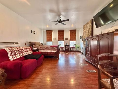 Tiny photo for 200 E Columbia Street, Evansville, IN 47711 (MLS # 202612550)