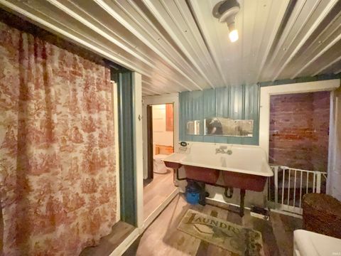 Tiny photo for 200 E Columbia Street, Evansville, IN 47711 (MLS # 202612550)