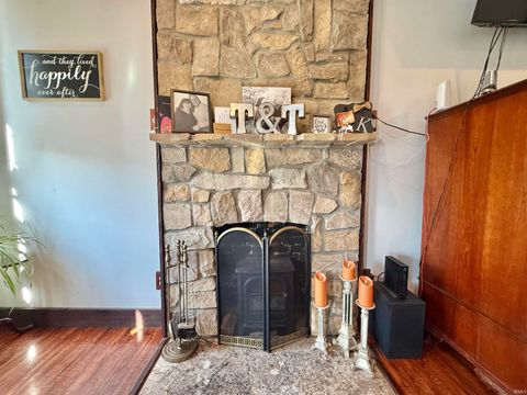 Tiny photo for 200 E Columbia Street, Evansville, IN 47711 (MLS # 202612550)