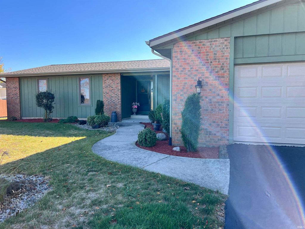 Photo of 2103 W Hamilton Road, Fort Wayne, IN 46819 (MLS # 202547074)