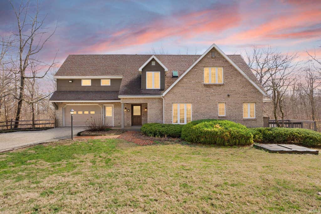 Photo of 925 W Oakwood Lane Ln, Paoli, IN 47454 (MLS # 202633533)