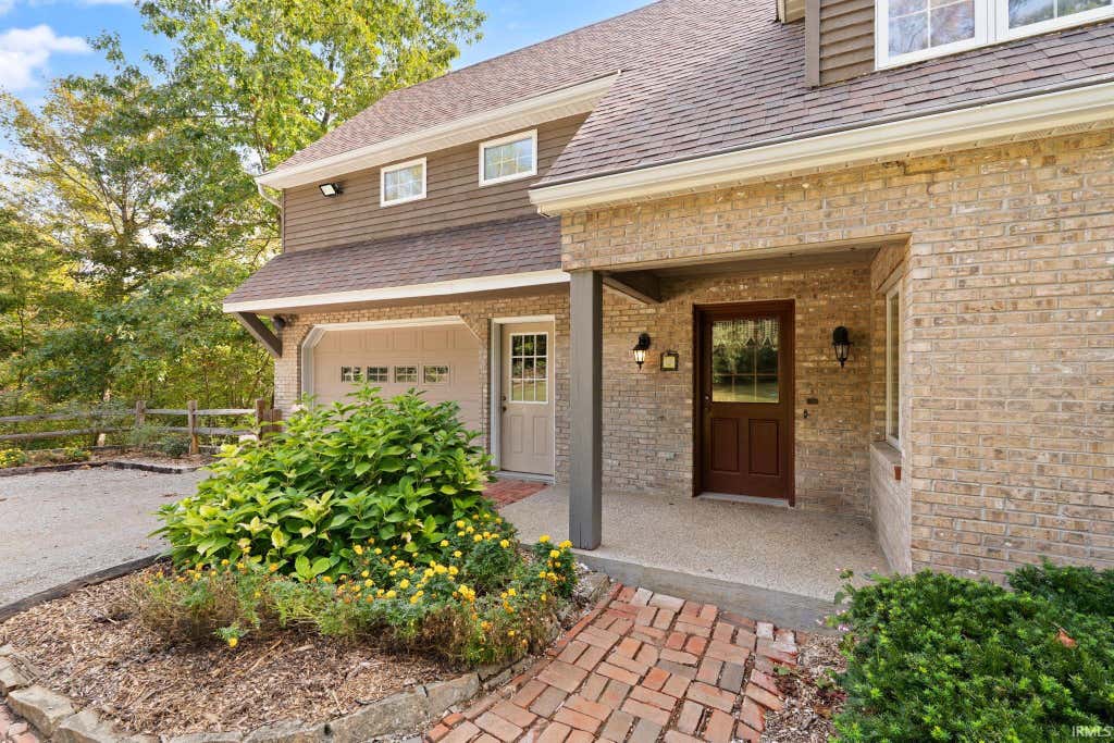 Photo of 925 W Oakwood Lane Ln, Paoli, IN 47454 (MLS # 202633533)