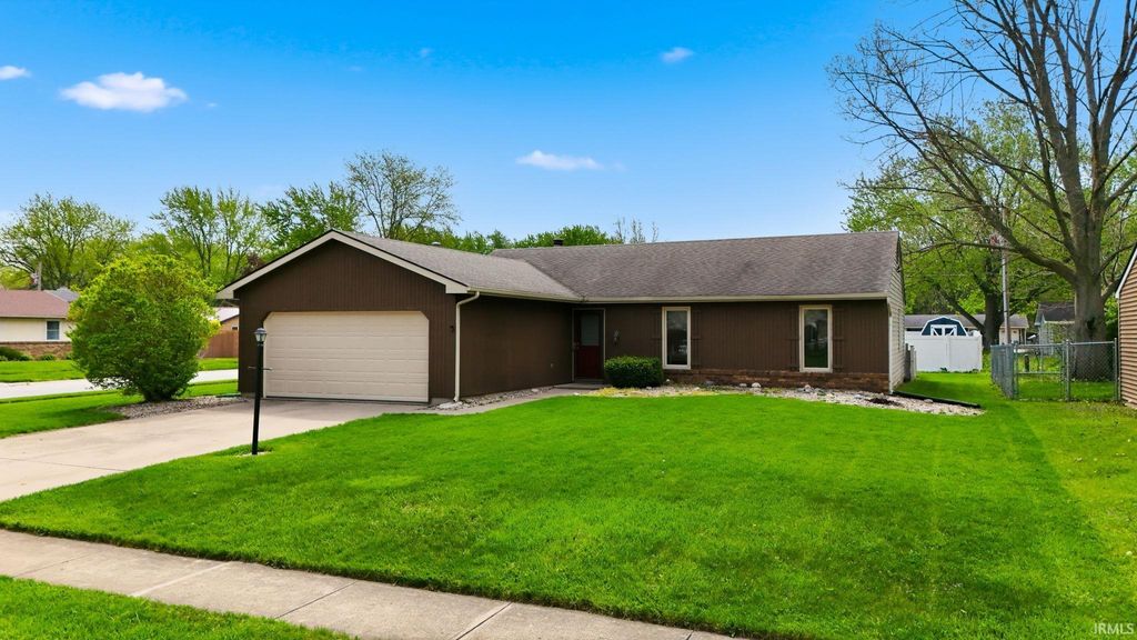 Photo of 7534 Tipperary Trail, Fort Wayne, IN 46815 (MLS # 202615253)