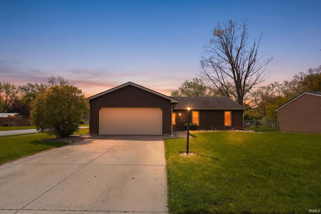 Photo of 7534 Tipperary Trail, Fort Wayne, IN 46815 (MLS # 202615253)