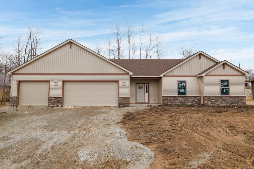 Photo of 996 E Hawthorn Lane, Columbia City, IN 46725 (MLS # 202607384)