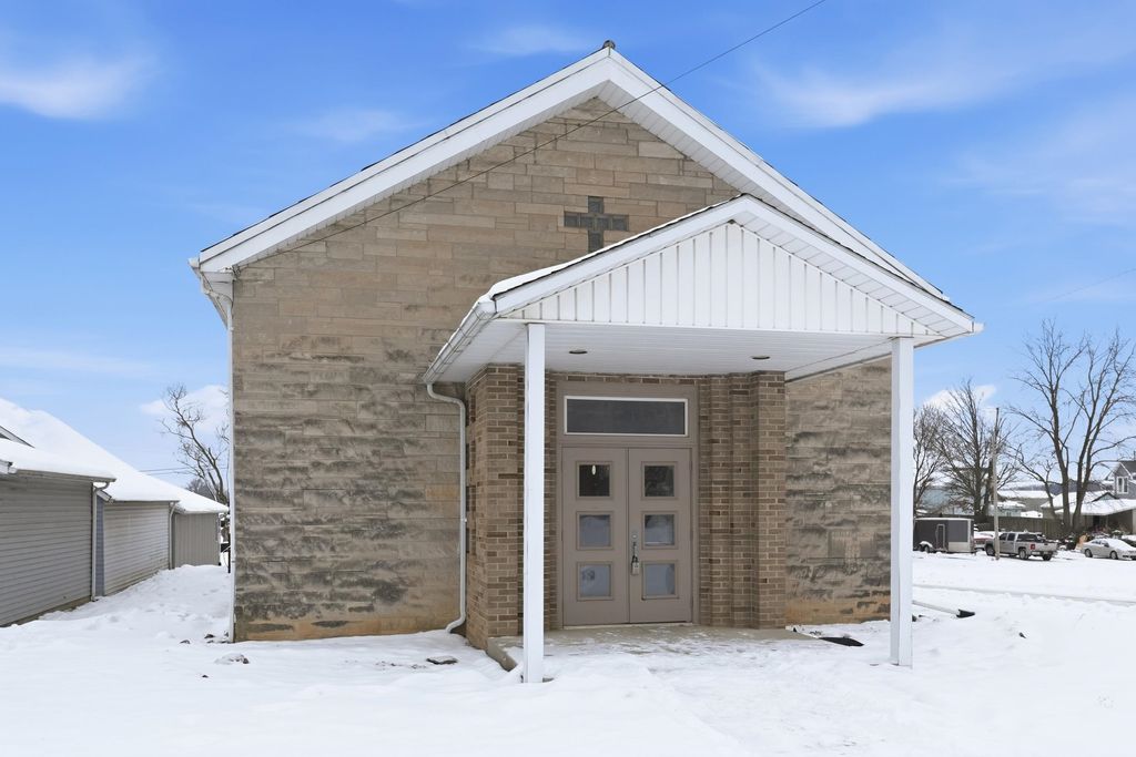 Photo of 128 Michigan Avenue, Corunna, IN 46730 (MLS # 202549151)