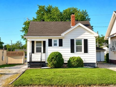 Photo of 513 Richardt Avenue, Evansville, IN 47711 (MLS # 202616158)
