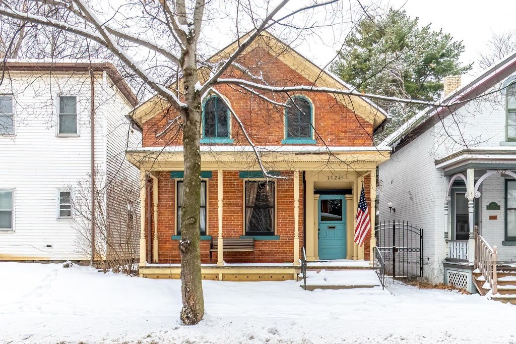 Photo of 1124 W Jefferson Boulevard, Fort Wayne, IN 46802 (MLS # 202549646)