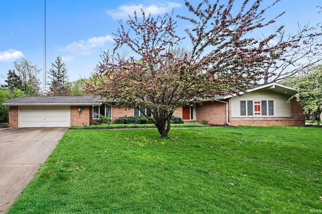 Photo of 52876 Brookdale Drive, South Bend, IN 46637 (MLS # 202613436)