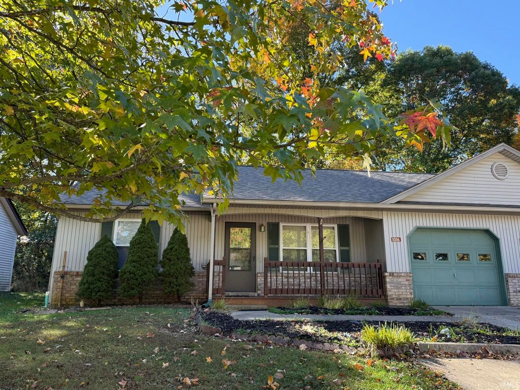 Photo of 1016 N Forest View Drive, Ellettsville, IN 47429 (MLS # 202542717)