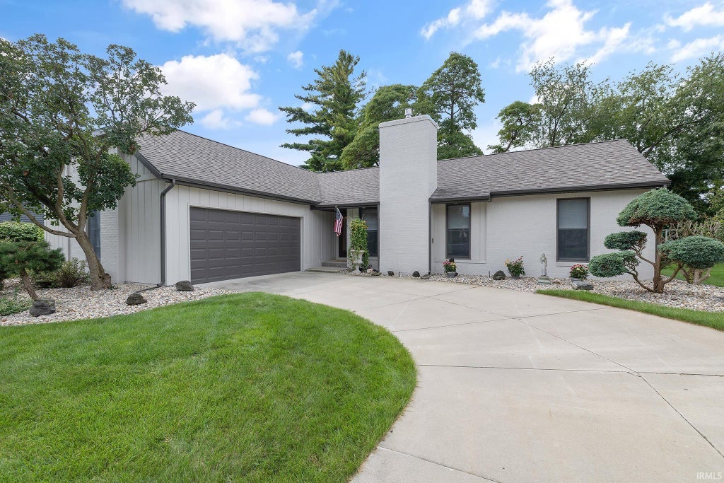 Photo of 1755 Crabtree Lane, Elkhart, IN 46514 (MLS # 202637752)