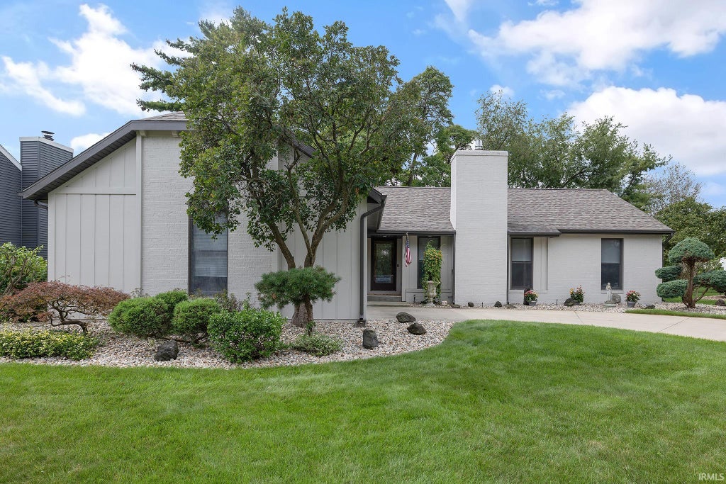 Photo of 1755 Crabtree Lane, Elkhart, IN 46514 (MLS # 202637752)