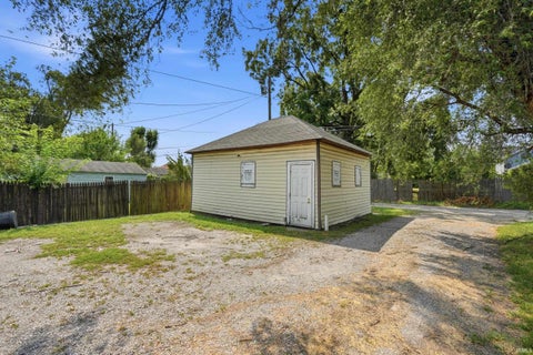 Tiny photo for 2828 Raymond Street, Fort Wayne, IN 46803 (MLS # 202637059)