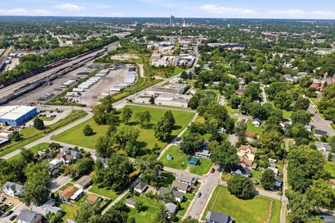 Tiny photo for 2828 Raymond Street, Fort Wayne, IN 46803 (MLS # 202637059)