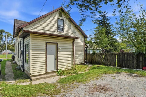 Tiny photo for 2828 Raymond Street, Fort Wayne, IN 46803 (MLS # 202637059)