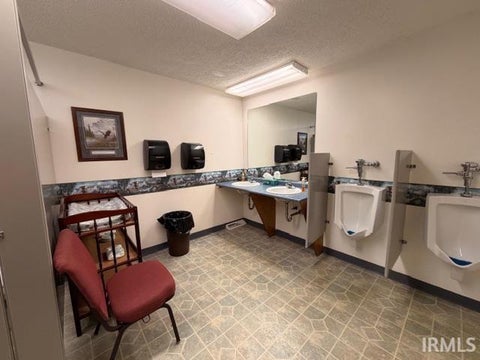 Tiny photo for 902 Manchester Avenue, Wabash, IN 46992 (MLS # 202644798)