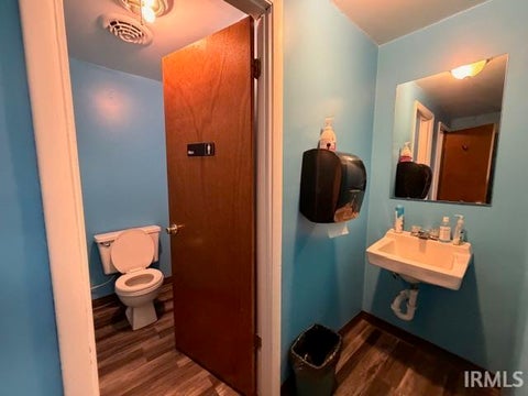 Tiny photo for 902 Manchester Avenue, Wabash, IN 46992 (MLS # 202644798)