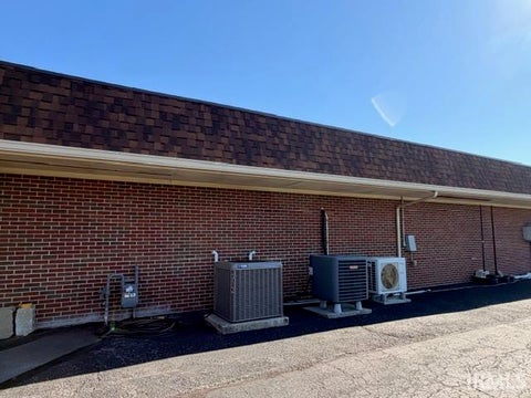 Tiny photo for 902 Manchester Avenue, Wabash, IN 46992 (MLS # 202644798)