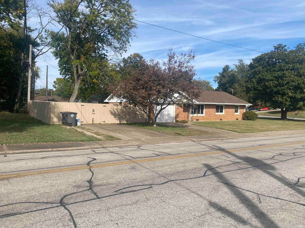 Photo of 2160 E Franklin Street, Evansville, IN 47711 (MLS # 202644125)