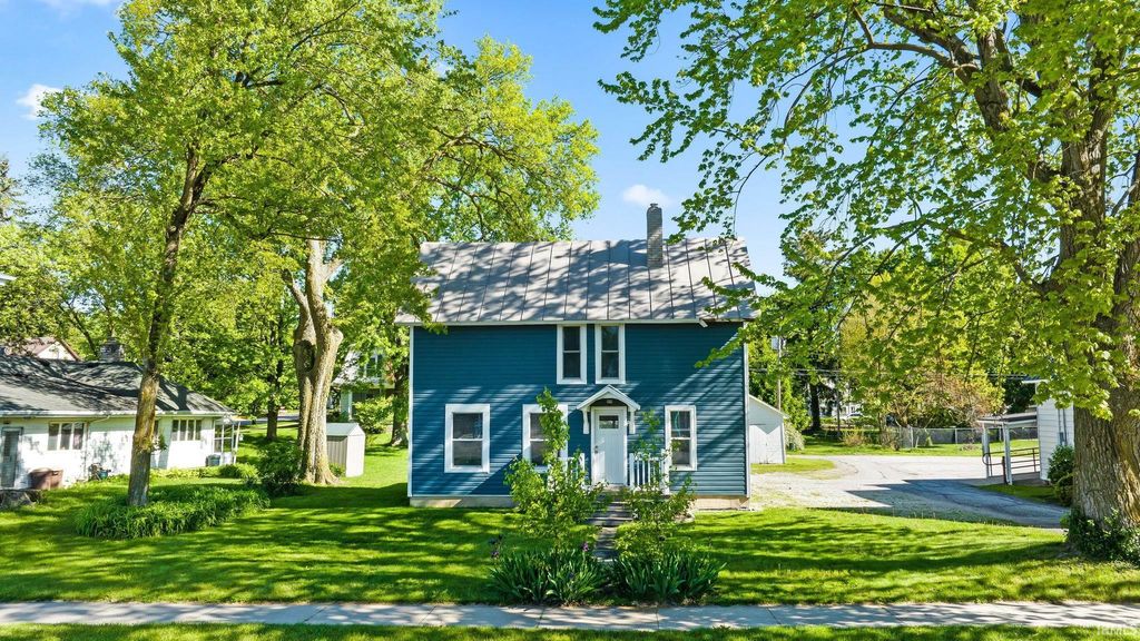Photo of 207 E Main Street, Albion, IN 46701 (MLS # 202617533)