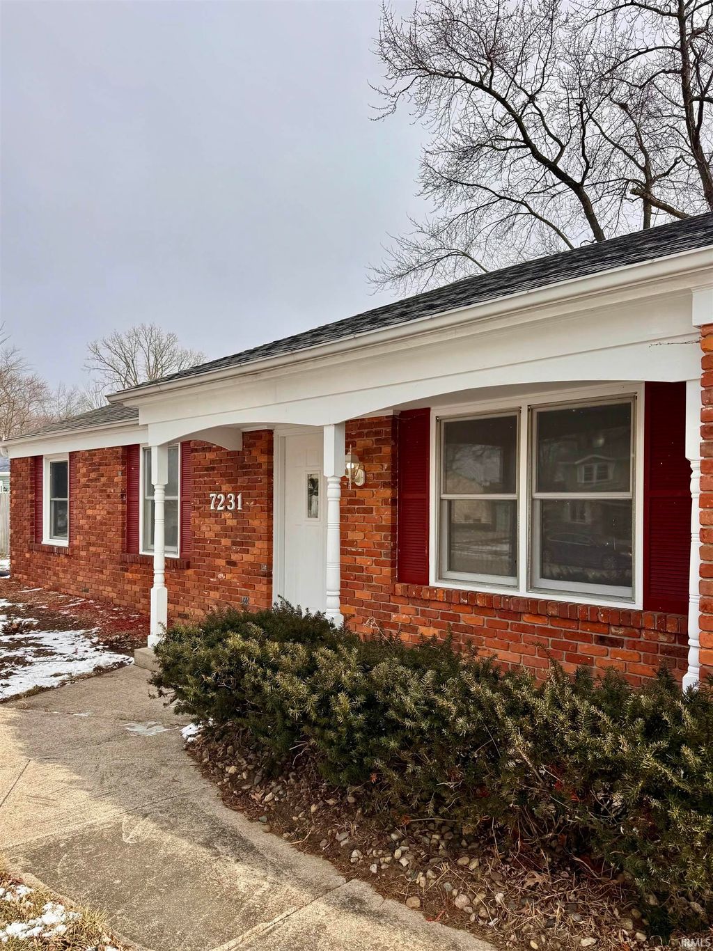 Photo of 7231 Treverton Drive, Fort Wayne, IN 46816 (MLS # 202603718)