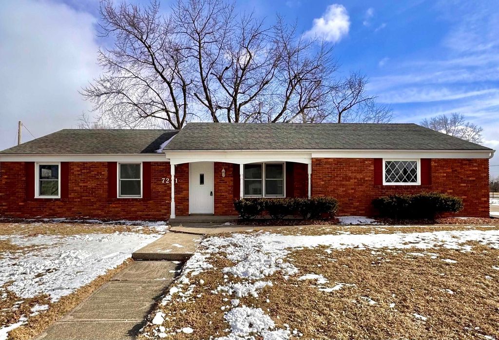 Photo of 7231 Treverton Drive, Fort Wayne, IN 46816 (MLS # 202603718)