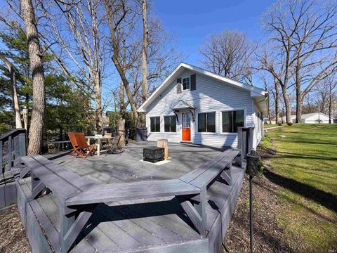 Tiny photo for 3484 N Shore Acres Court, Monticello, IN 47960 (MLS # 202611835)