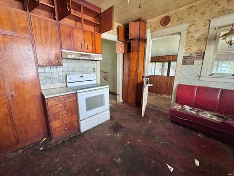 Tiny photo for 1207 S Washington Street, Kokomo, IN 46902 (MLS # 202635000)