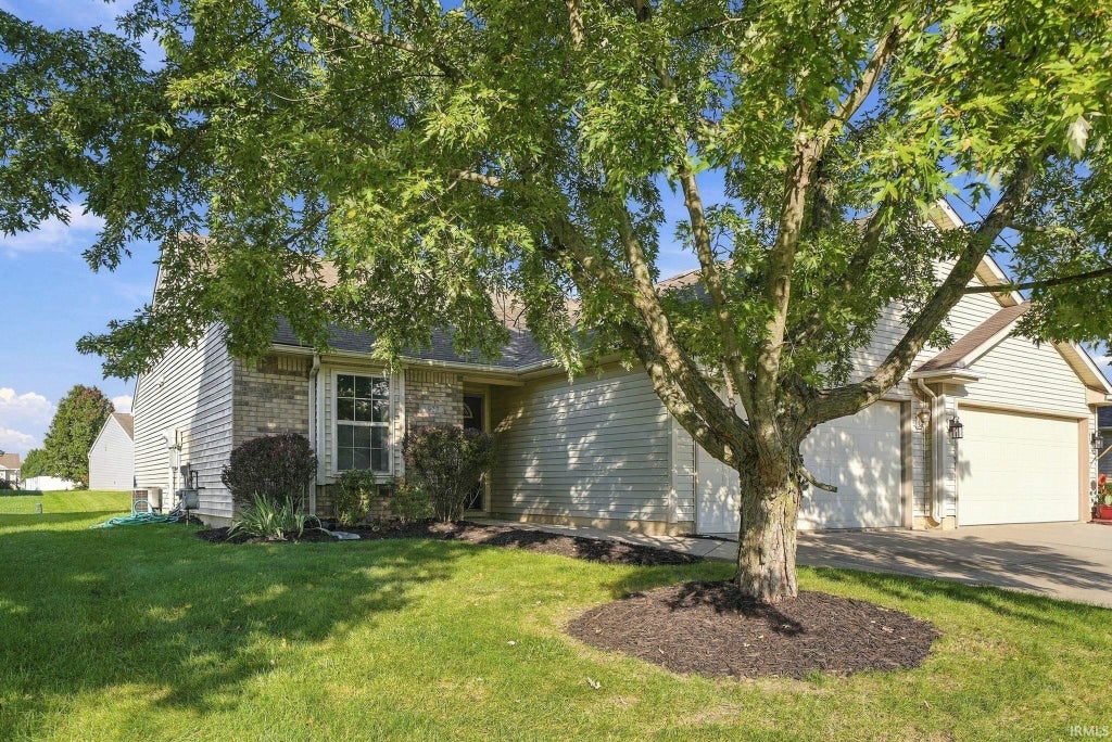 Photo of 1927 Blue Sage Cove, Fort Wayne, IN 46808 (MLS # 202642363)