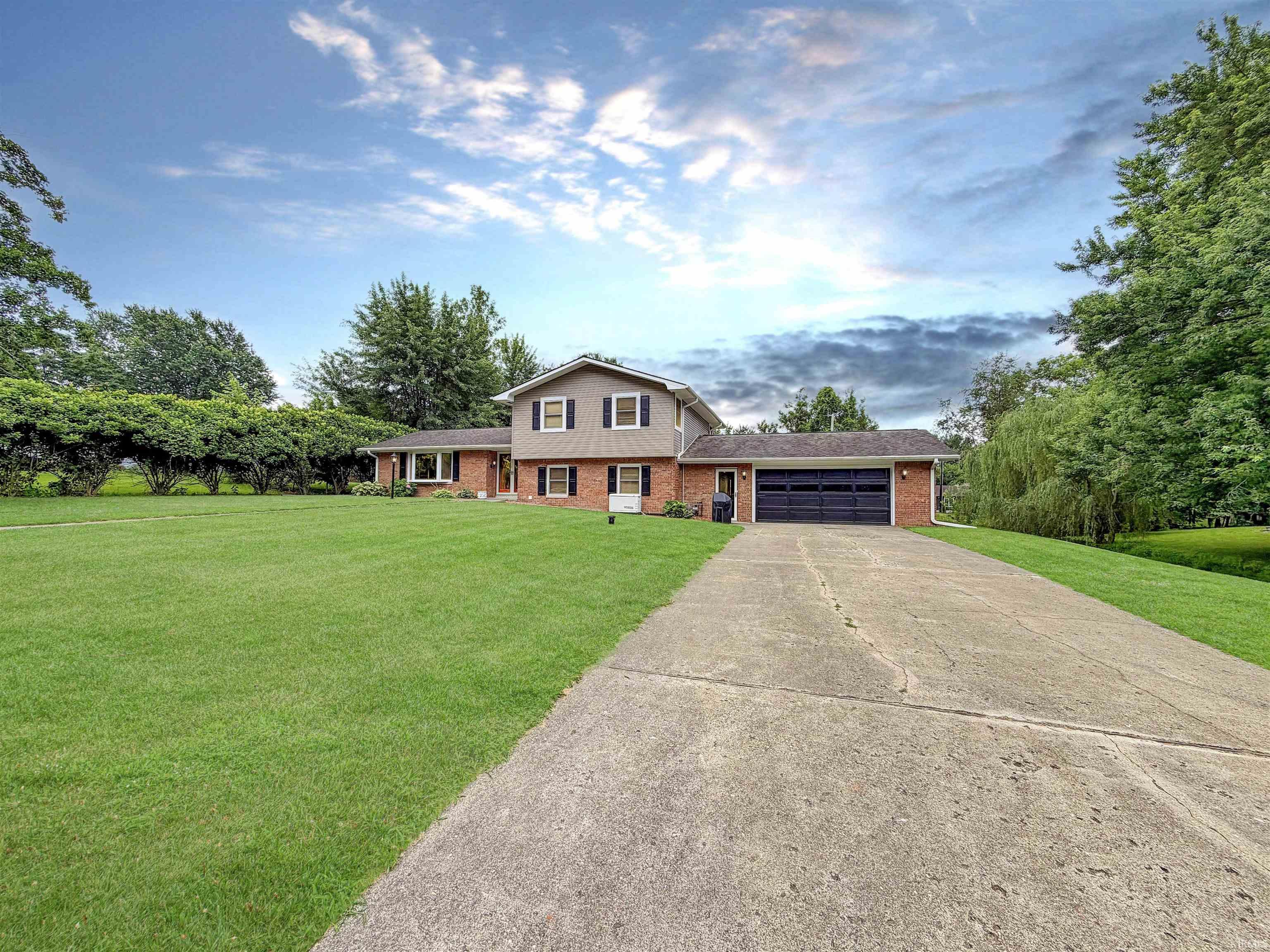 1348 N Lakeview Drive