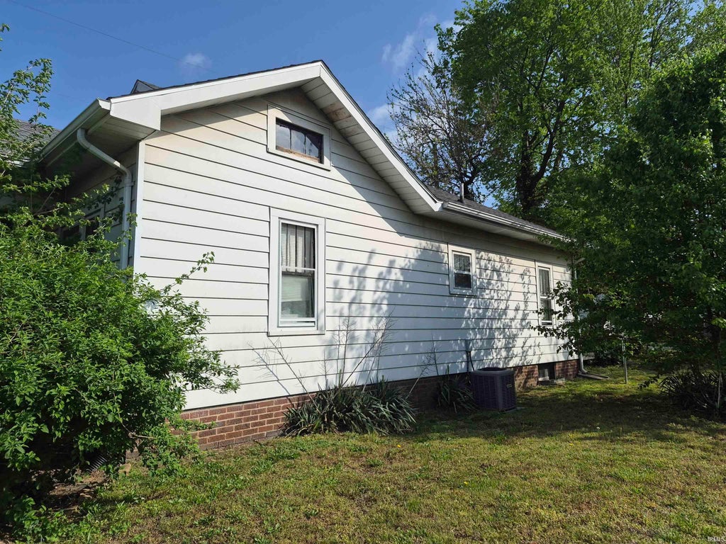 Photo of 920 Nicholas Street, Vincennes, IN 47591 (MLS # 202618014)
