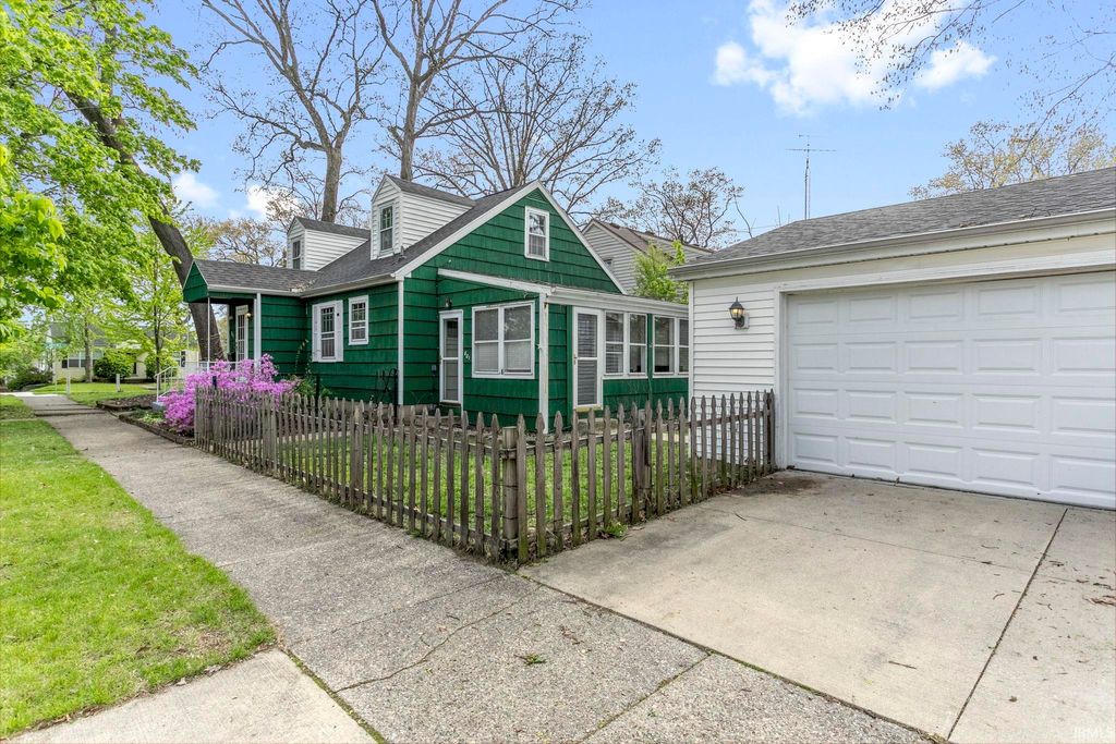 Photo of 801 Webster Street, Mishawaka, IN 46545 (MLS # 202615584)