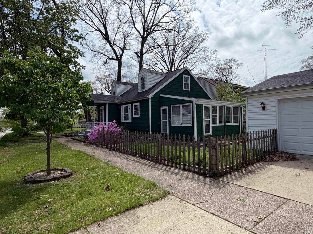 Photo of 801 Webster Street, Mishawaka, IN 46545 (MLS # 202615584)