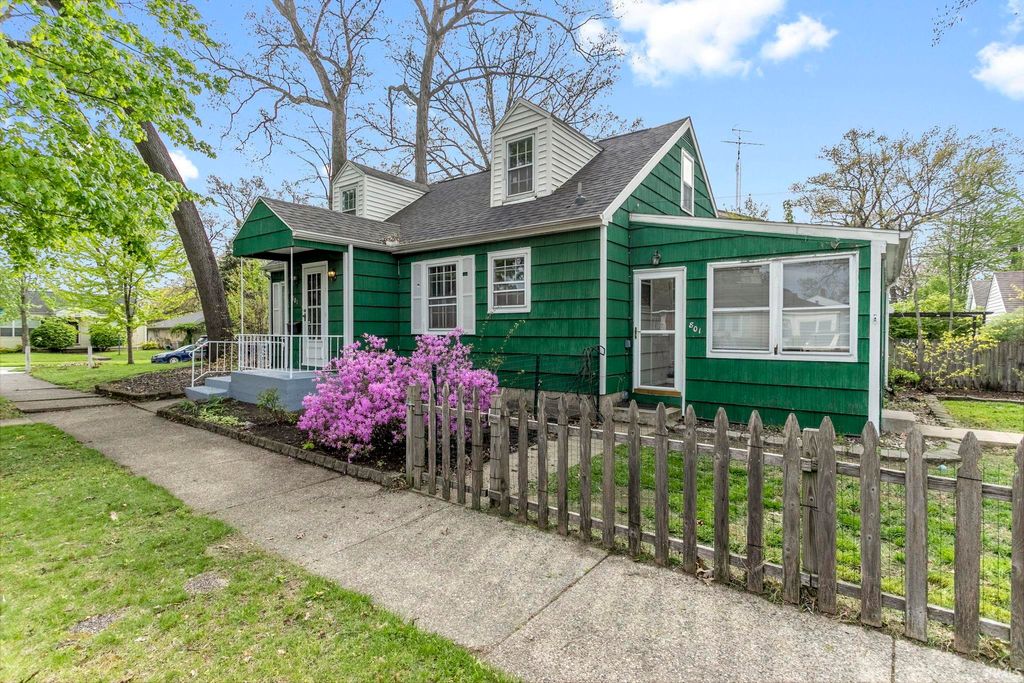 Photo of 801 Webster Street, Mishawaka, IN 46545 (MLS # 202615584)