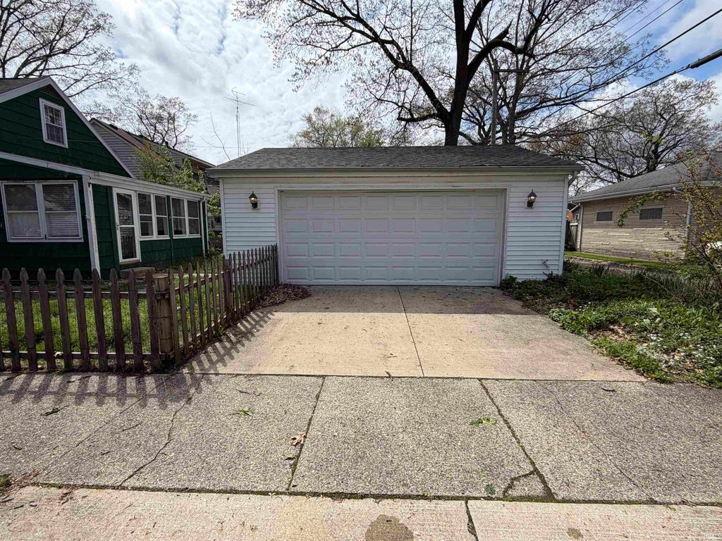 Photo of 801 Webster Street, Mishawaka, IN 46545 (MLS # 202615584)
