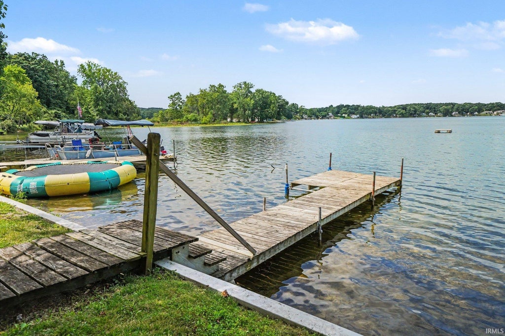 Photo of 7185 N 1150 W, Shipshewana, IN 46565 (MLS # 202634860)