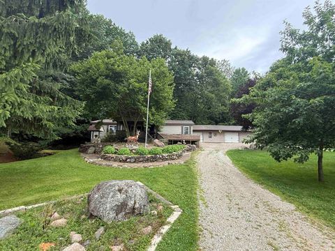Tiny photo for 3401 W Delaware Road, Logansport, IN 46947 (MLS # 202625607)