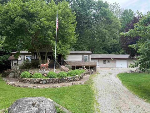 Photo of 3401 W Delaware Road, Logansport, IN 46947 (MLS # 202625607)