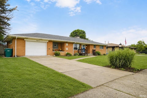 Tiny photo for 619 W 13th Street, Mishawaka, IN 46544 (MLS # 202632288)