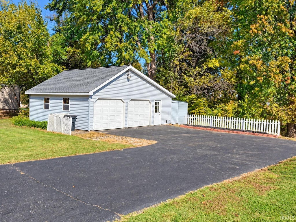 Photo of 3433 Montgomery Lane, Newburgh, IN 47630 (MLS # 202644731)