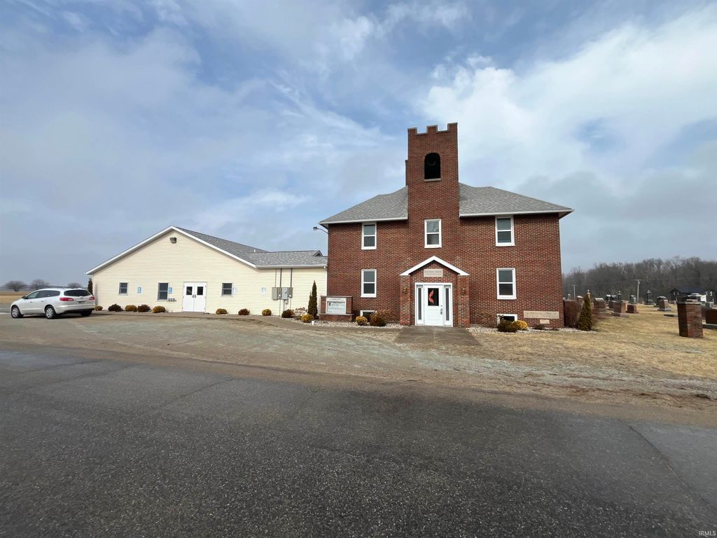 Photo of 15051 County Road 146, Syracuse, IN 46567 (MLS # 202615228)