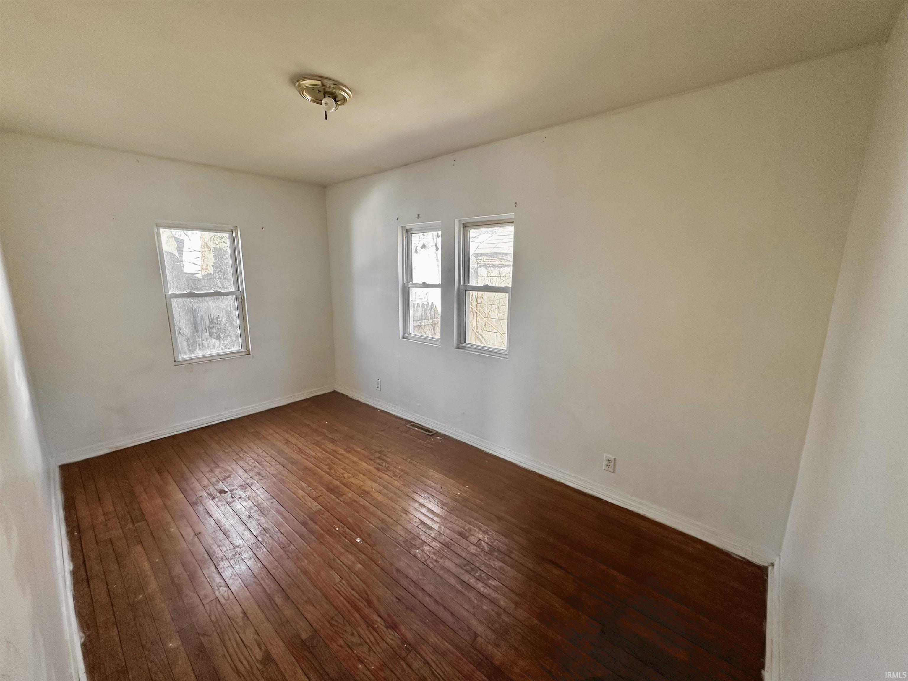 South Bend, Indiana 46613, United States, 2 Bedrooms Bedrooms, ,1 BathroomBathrooms,Residential,Pending,79694